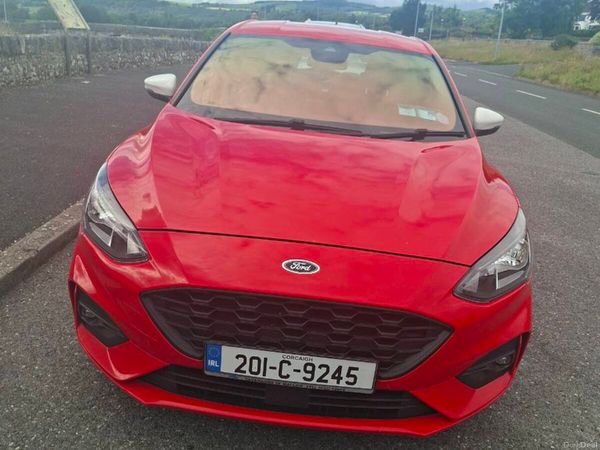 Ford Focus Hatchback, Petrol, 2020, Red