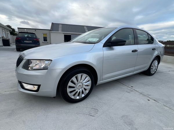 Skoda Octavia Saloon, Petrol, 2015, Silver
