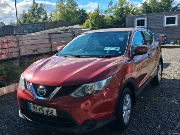 Nissan Qashqai Hatchback, Diesel, 2015, Red