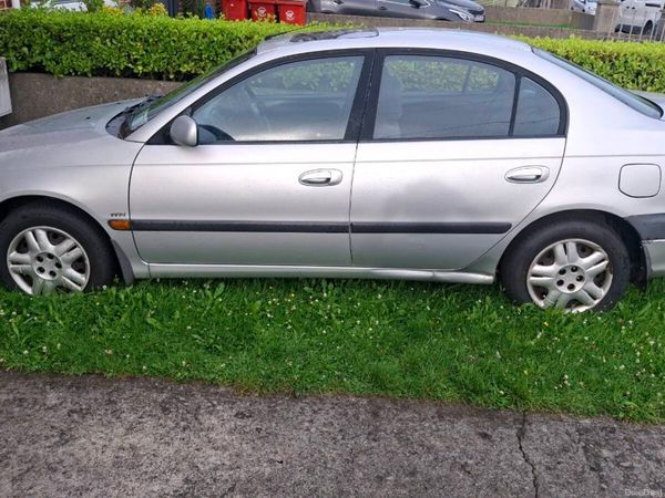 Toyota Avensis Saloon, Petrol, 2002, Silver