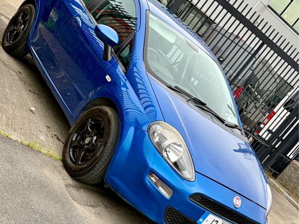 Fiat Punto Hatchback, Petrol, 2012, Blue