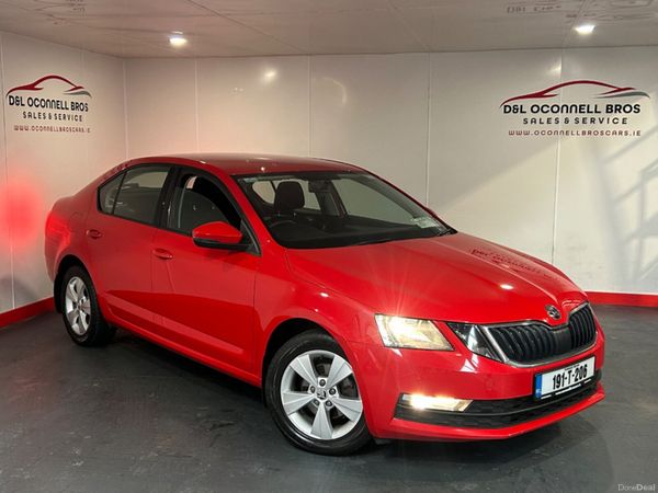 Skoda Octavia Hatchback, Diesel, 2019, Red
