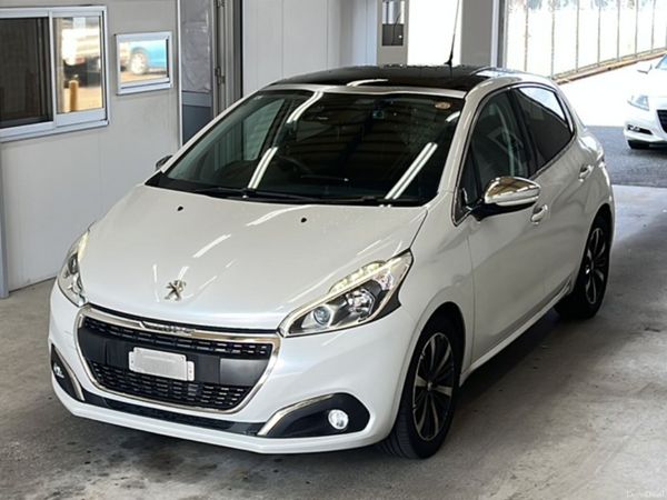 Peugeot 208 Hatchback, Petrol, 2017, White
