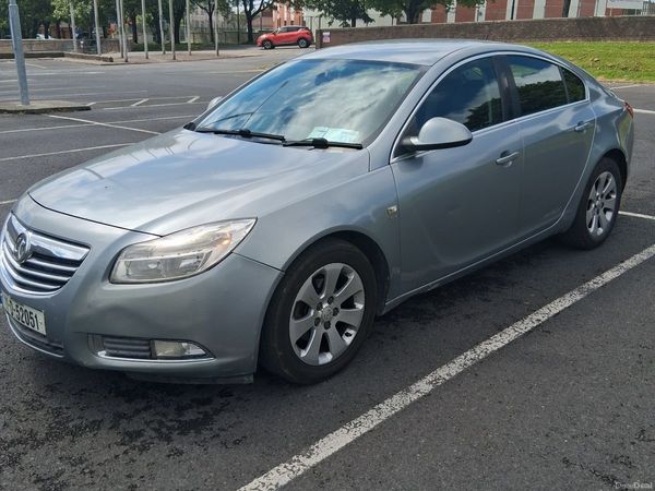 Vauxhall Insignia Hatchback, Diesel, 2011, Silver