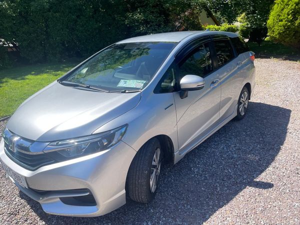 Honda Shuttle MPV, Petrol Hybrid, 2016, Silver