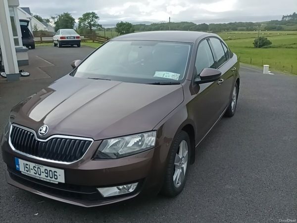 Skoda Octavia Saloon, Diesel, 2015, Brown
