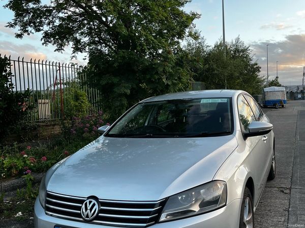 Volkswagen Passat Saloon, Diesel, 2012, Silver