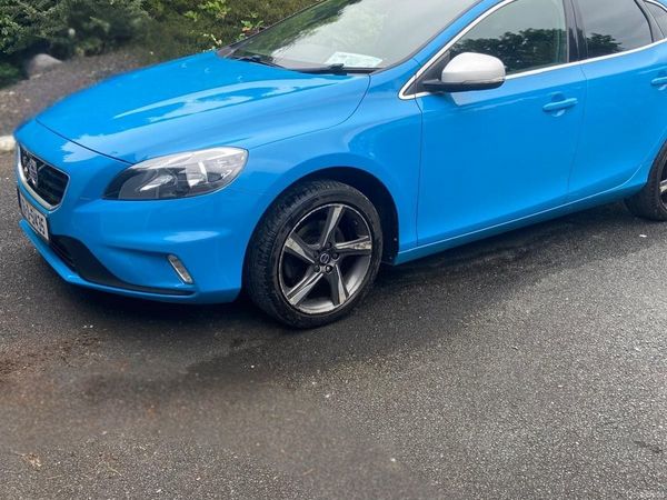 Volvo V40 Hatchback, Diesel, 2016, Blue