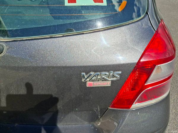Toyota Yaris Hatchback, Petrol, 2011, Grey