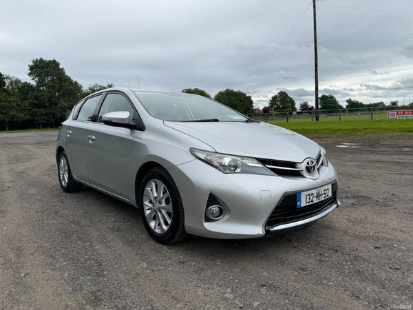 Toyota Auris Hatchback, Diesel, 2013, Silver