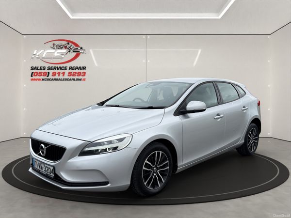 Volvo V40 Hatchback, Diesel, 2017, Silver
