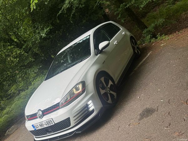 Volkswagen Golf Hatchback, Petrol, 2014, White