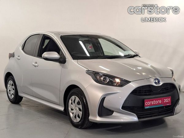 Toyota Yaris Hatchback, Petrol Hybrid, 2021, Silver