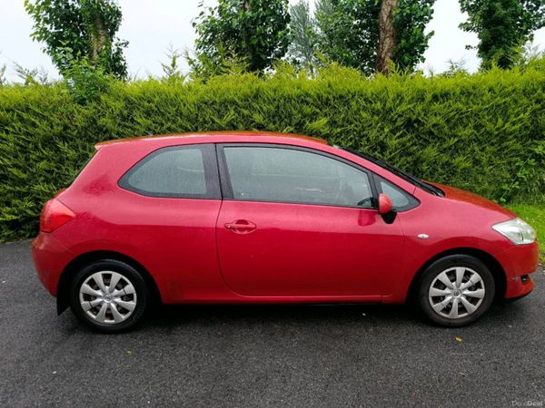 Toyota Auris Hatchback, Petrol, 2008, Red