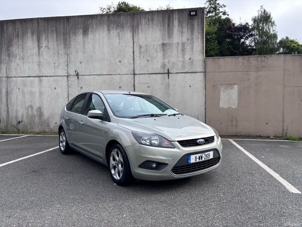 Ford Focus Hatchback, Diesel, 2011, Gold