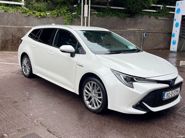 Toyota Corolla Estate/Jeep, Petrol Hybrid, 2019, White