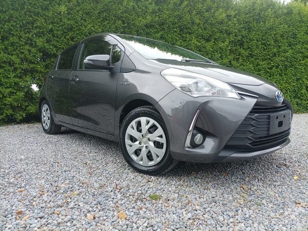 Toyota Yaris Hatchback, Petrol Hybrid, 2017, Grey