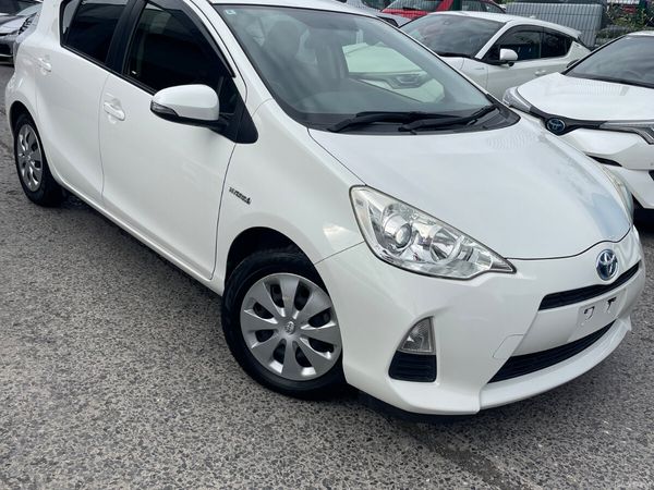 Toyota Aqua Hatchback, Petrol Hybrid, 2014, White