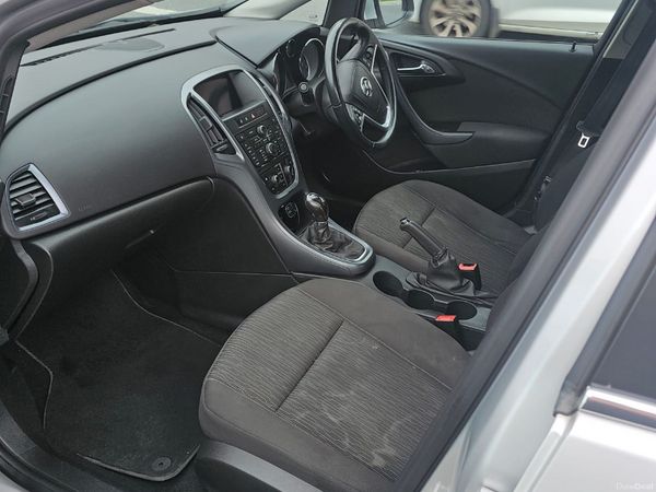 Vauxhall Astra Hatchback, Diesel, 2015, Silver