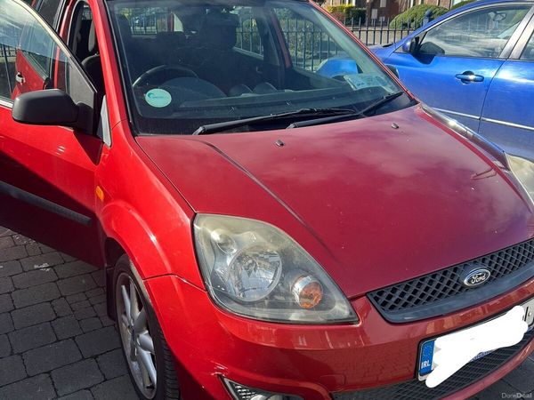 Ford Fiesta Hatchback, Petrol, 2006, Red