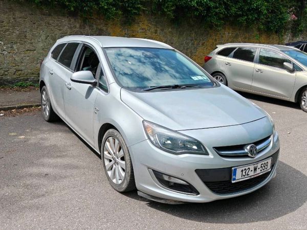 Vauxhall Astra Estate, Petrol, 2013, Silver