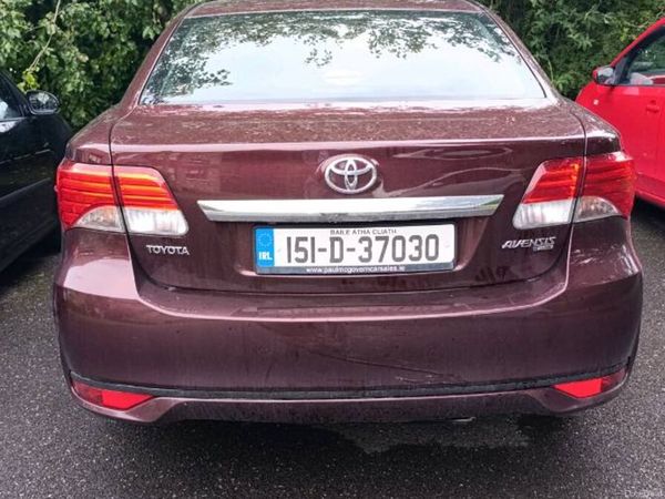 Toyota Avensis Saloon, Diesel, 2015, Red