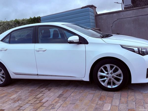 Toyota Corolla Saloon, Diesel, 2016, White