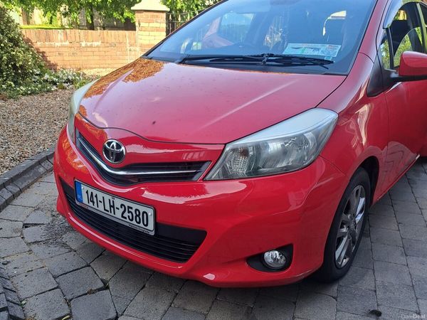 Toyota Yaris Hatchback, Petrol, 2014, Red