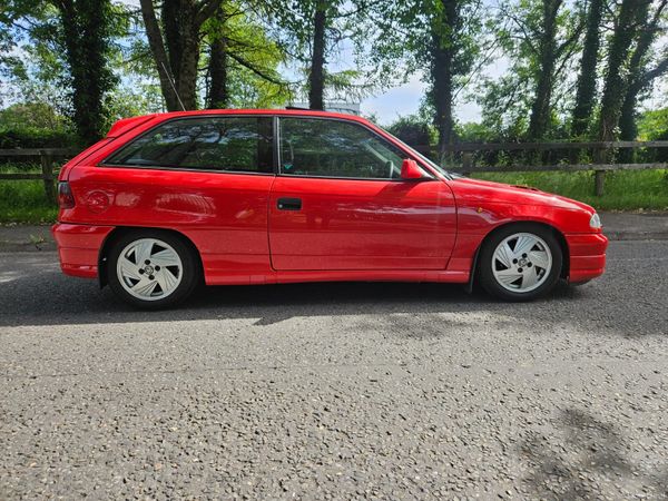 Vauxhall Astra Hatchback, Petrol, 1992, Red