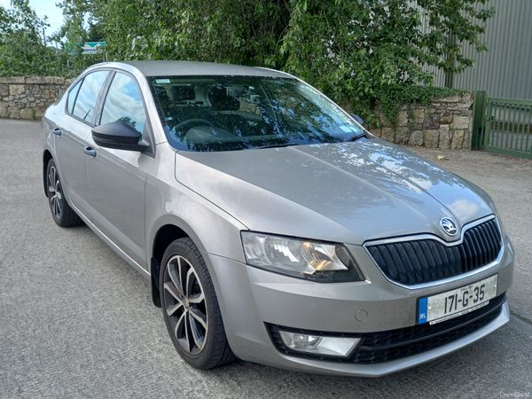 Skoda Octavia Saloon, Petrol, 2017, Yellow