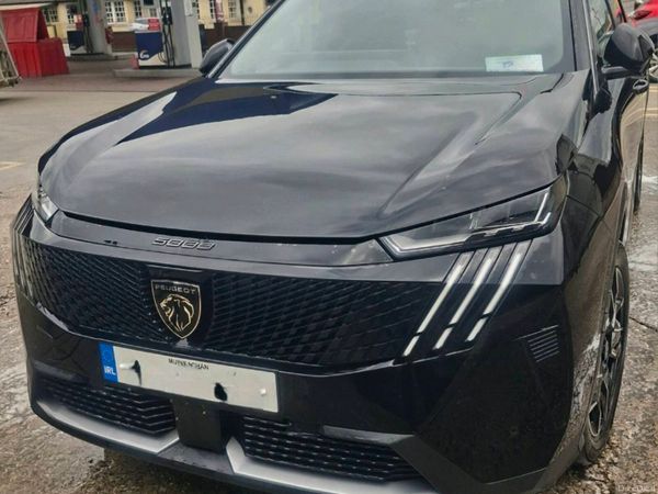 Peugeot 5008 MPV, Petrol, 2025, Black