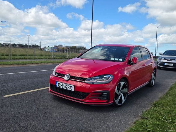 Volkswagen Golf Hatchback, Petrol, 2018, Red