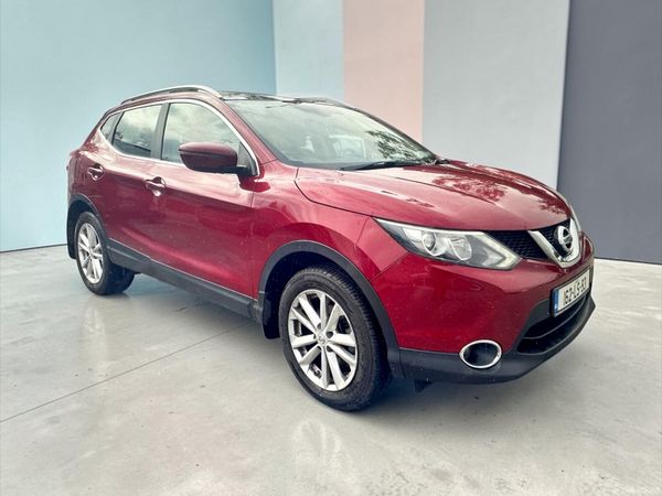 Nissan Qashqai Hatchback, Diesel, 2016, Red