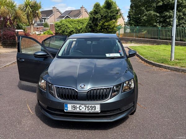 Skoda Octavia Saloon, Diesel, 2019, Grey