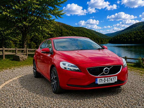 Volvo V40 Hatchback, Diesel, 2017, Red