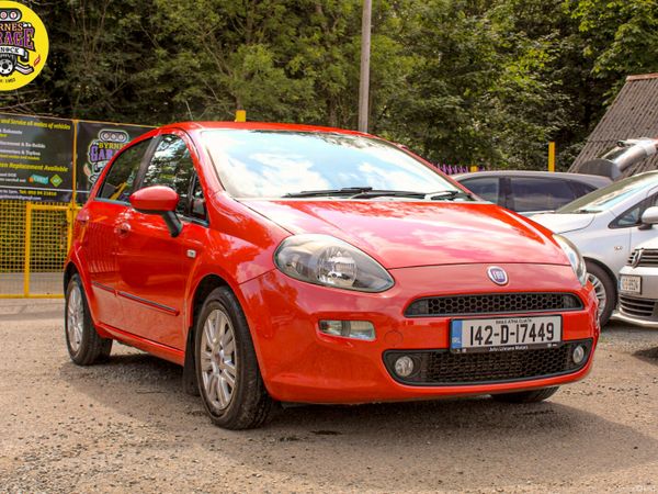Fiat Punto Hatchback, Diesel, 2014, Red