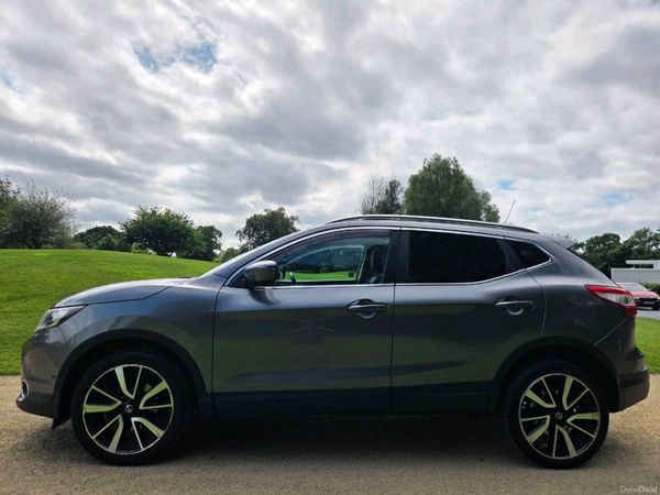 Nissan Qashqai Hatchback, Diesel, 2016, Grey