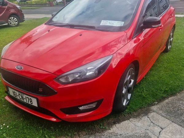 Ford Focus Hatchback, Diesel, 2016, Red