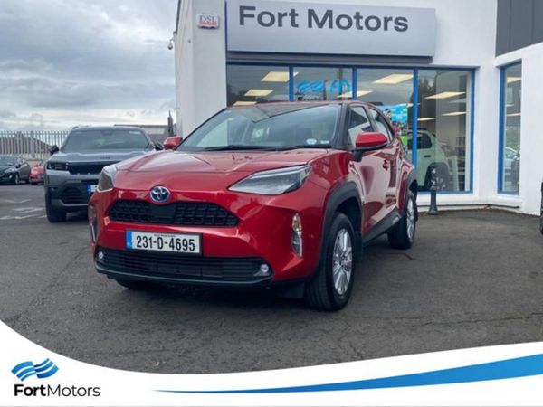 Toyota Yaris Hatchback, Petrol Hybrid, 2023, Red