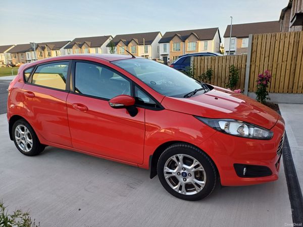 Ford Fiesta Hatchback, Petrol, 2013, Red