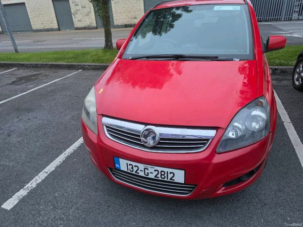 Vauxhall Zafira MPV, Petrol, 2013, Red