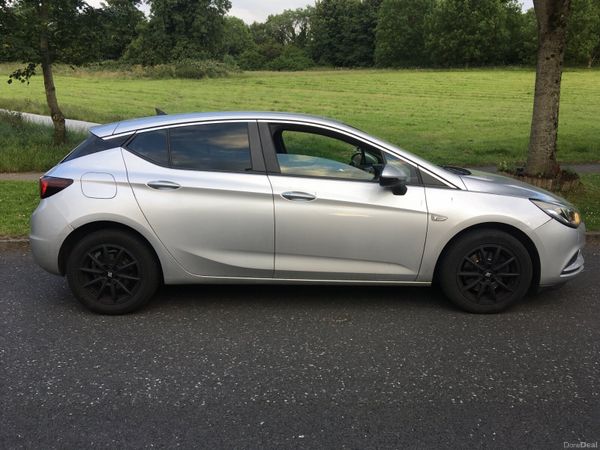 Vauxhall Astra Hatchback, Diesel, 2015, Silver