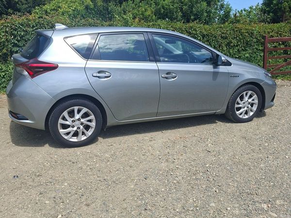 Toyota Auris MPV, Petrol Hybrid, 2017, Grey