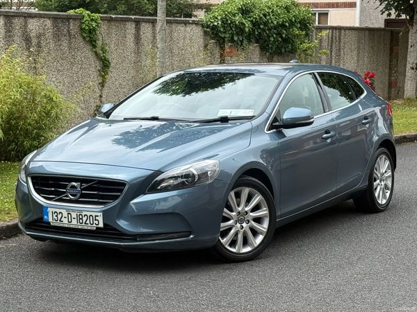 Volvo V40 Hatchback, Diesel, 2013, Blue