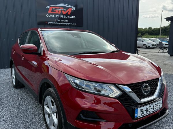 Nissan Qashqai Hatchback, Diesel, 2019, Red