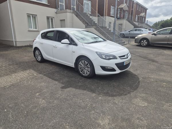Opel Astra Hatchback, Diesel, 2015, White