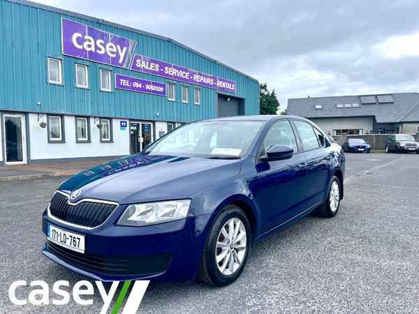 Skoda Octavia Hatchback, Diesel, 2017, Blue