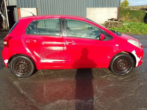 Toyota Yaris Hatchback, Petrol, 2006, Red