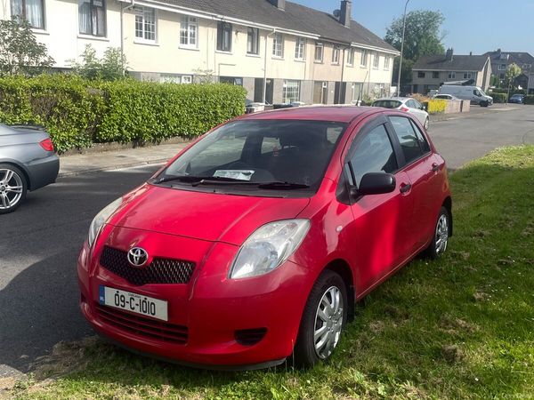 Toyota Yaris Hatchback, Petrol, 2009, Red