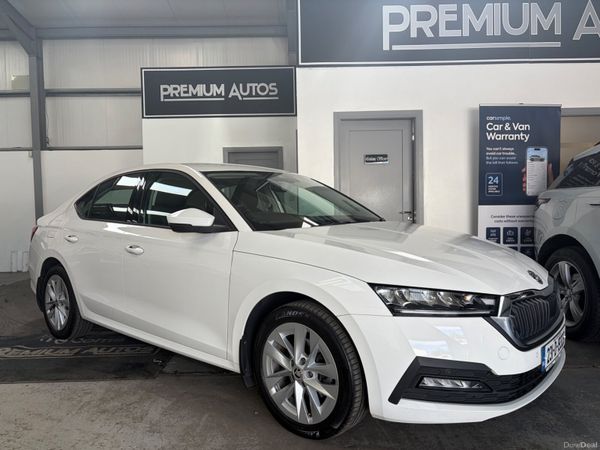 Skoda Octavia Saloon, Diesel, 2023, White